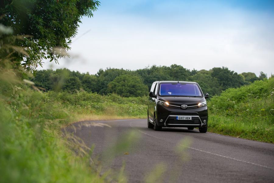  Toyota ProAce Verso Compact 2016 года  (UK) (фото 19 из 24)